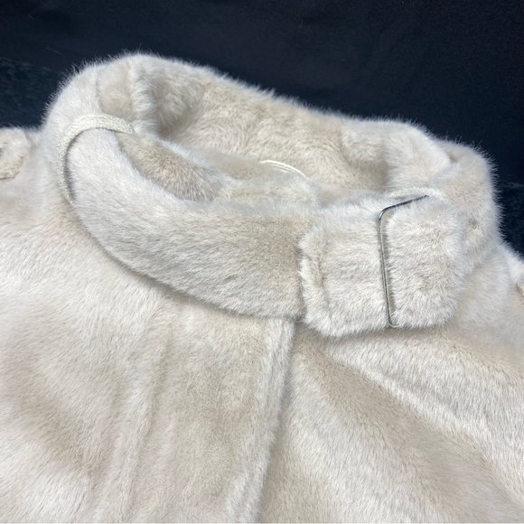 AKIRA Cream Fuzzy Bomber Jacket W LG. Pockets Buckle details PREPPY CITY - Picture 7 of 16